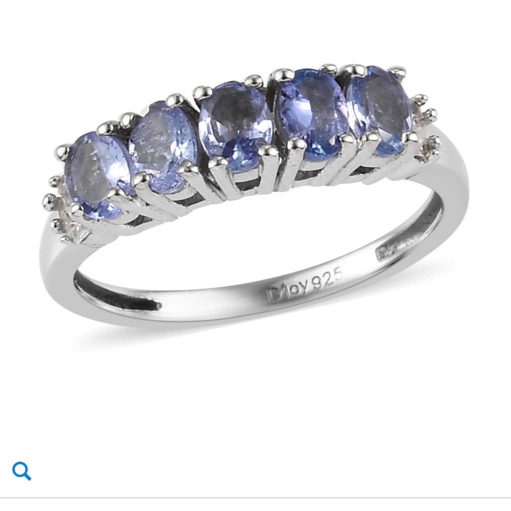 Women ring in great condition never worn worth 165.000 selling for cheaper